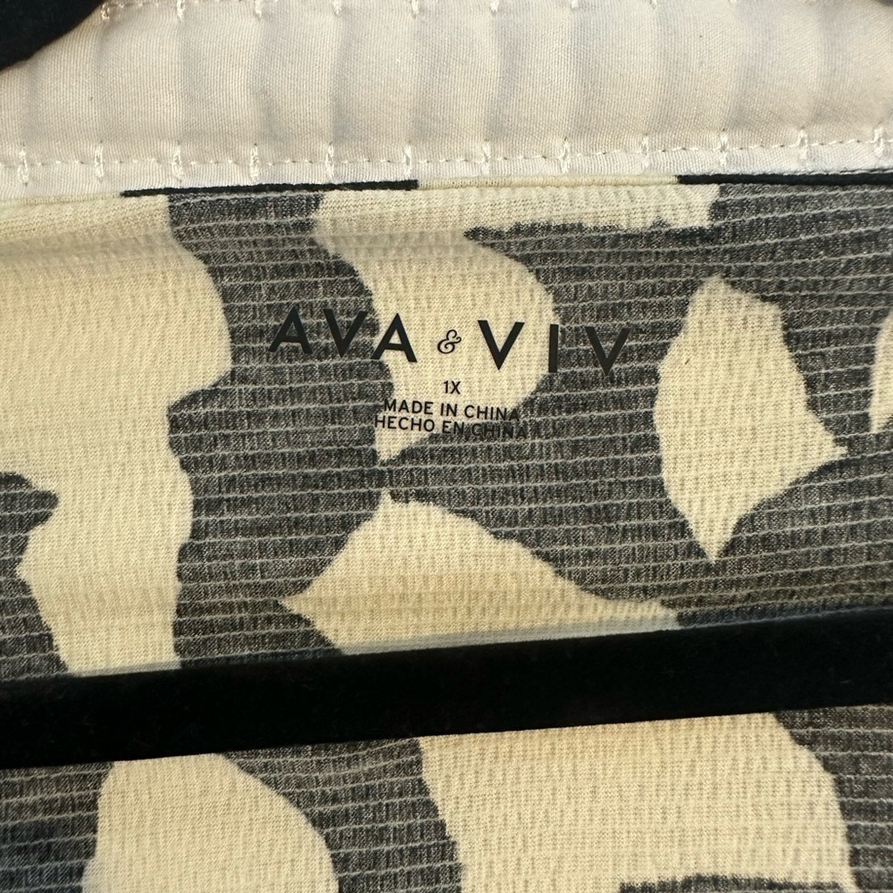 Ava & Viv Patterned Top - Picture 3 of 4